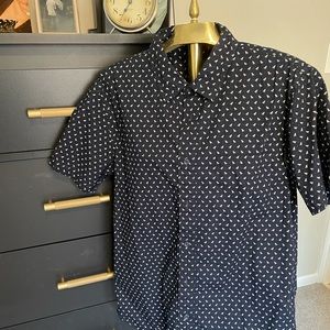 Collared short sleeve bird pattern button down